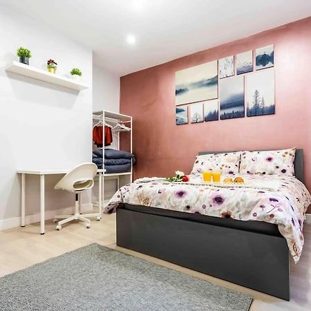 Apartamento Beautiful Flat With Free Parking Birmingam Exterior foto