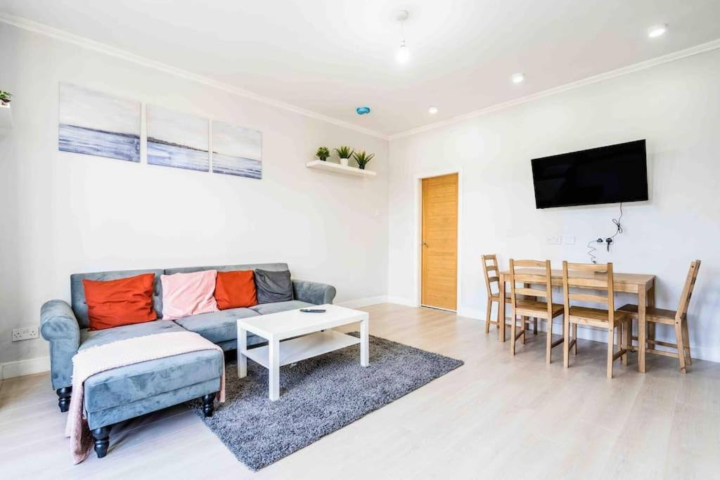 Apartamento Beautiful Flat With Free Parking Birmingam Exterior foto